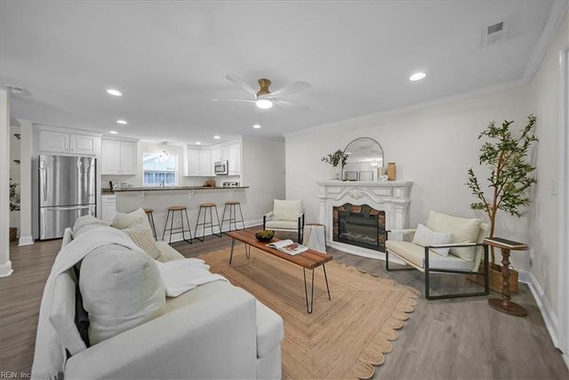 443 Pinewood DR, Virginia Beach, VA 23451