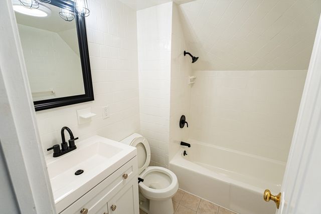 8 Rockwell Ter 3, Malden, MA 02148