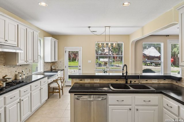 427 Elkgrove, San Antonio, TX 78260