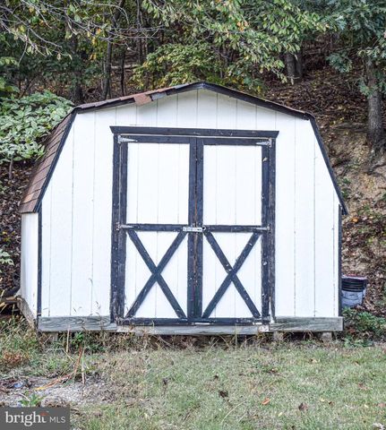 939 LOOP RD, Gerrardstown, WV 25420