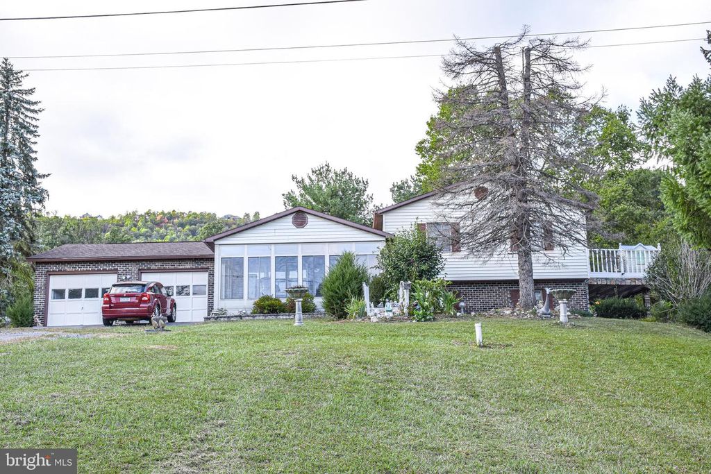 939 LOOP RD, Gerrardstown, WV 25420