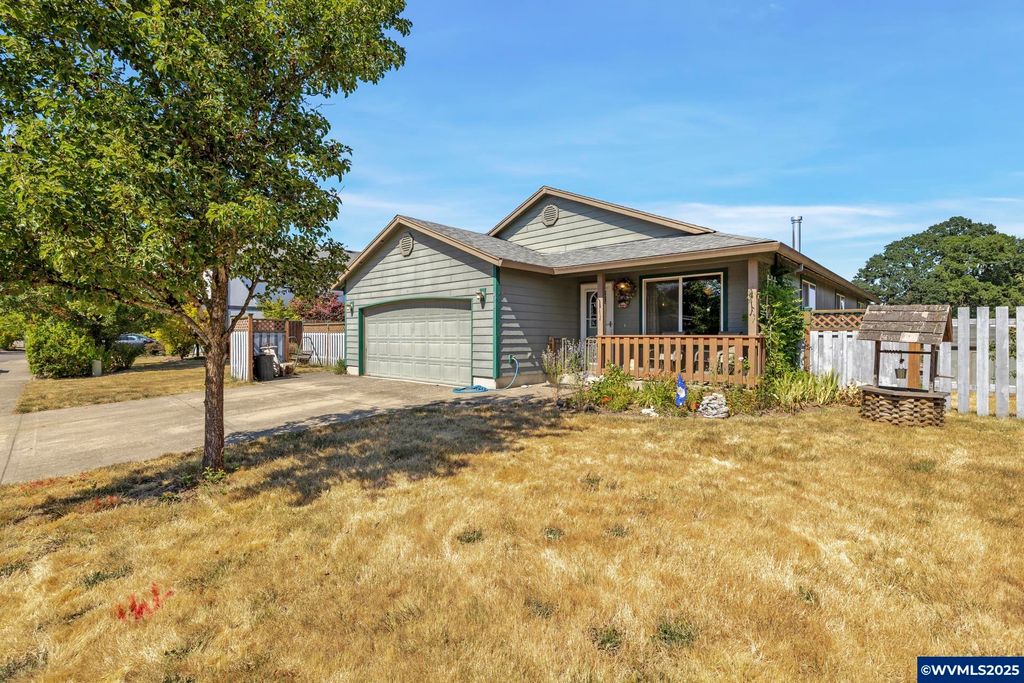 670 N 1st St, Carlton, OR 97111