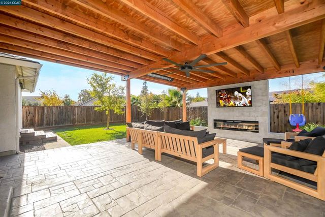 1745 Eucalyptus Ct, Concord, CA 94521