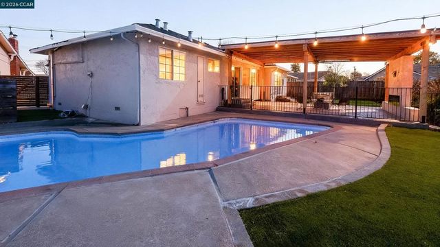1745 Eucalyptus Ct, Concord, CA 94521