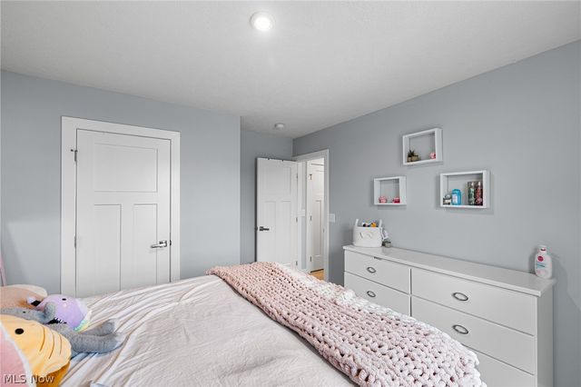 4955 Clifton Mill Drive, North Ridgeville, OH 44039