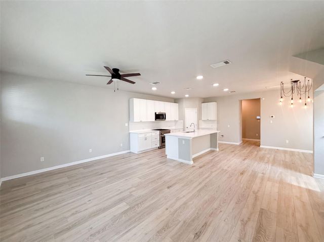 304 Lost Mine Peak LN, Dripping Springs, TX 78620