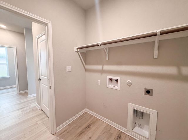 304 Lost Mine Peak LN, Dripping Springs, TX 78620