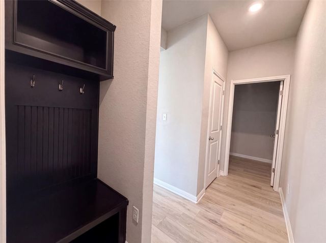 304 Lost Mine Peak LN, Dripping Springs, TX 78620