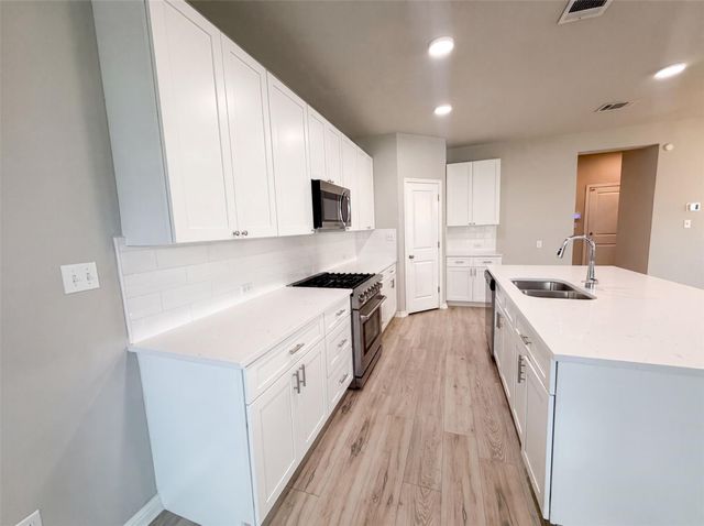 304 Lost Mine Peak LN, Dripping Springs, TX 78620