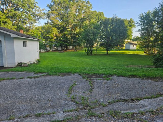 1229 KY-80, Russell Springs, KY 42642
