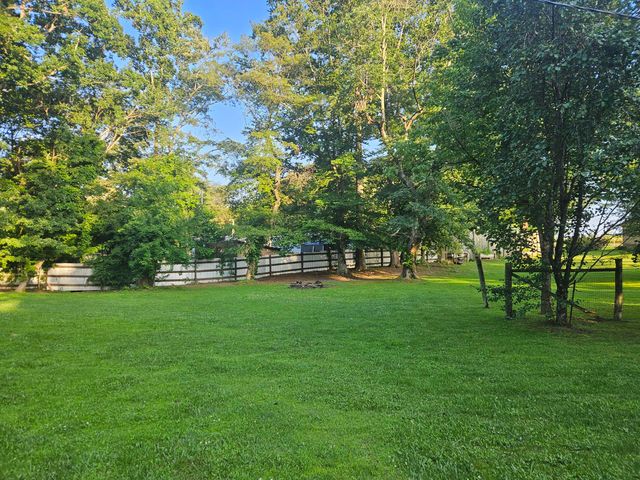 1229 KY-80, Russell Springs, KY 42642