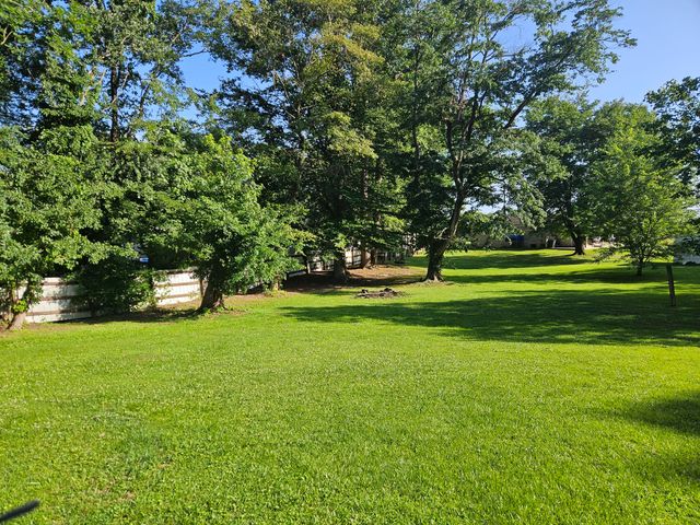 1229 KY-80, Russell Springs, KY 42642