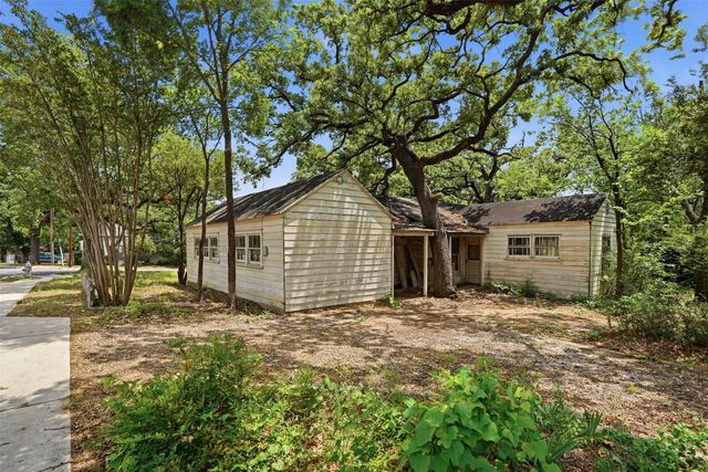 2900 Hunter Street, Fort Worth, TX 76112