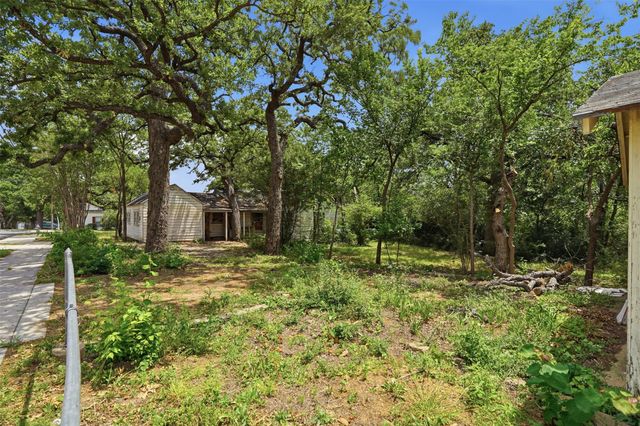 2900 Hunter Street, Fort Worth, TX 76112