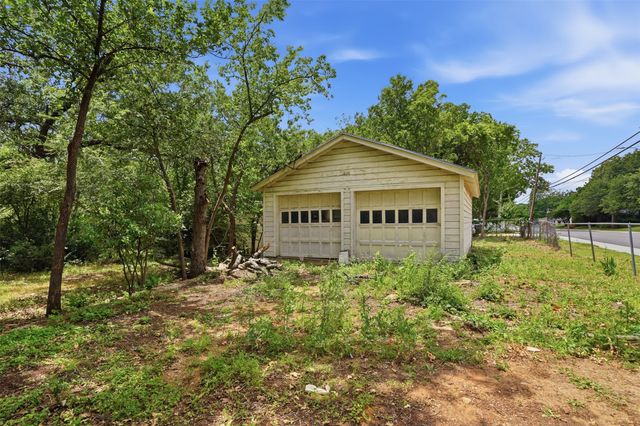 2900 Hunter Street, Fort Worth, TX 76112