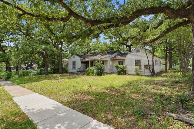 2900 Hunter Street, Fort Worth, TX 76112