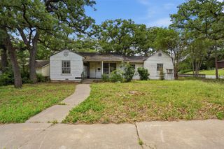 2900 Hunter Street, Fort Worth, TX 76112
