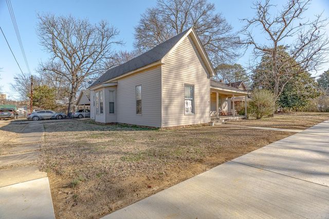 1020 W Jefferson Ave, Jonesboro, AR 72401