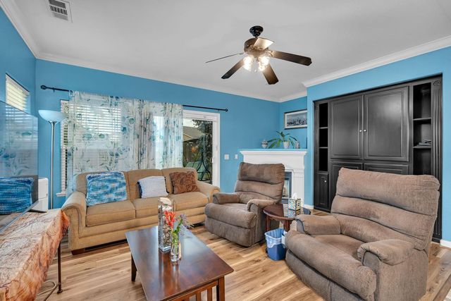 805 El Tesoro Ln, Los Banos, CA 93635