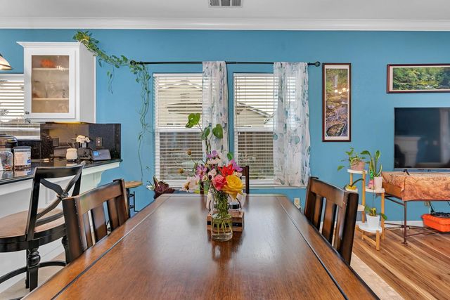 805 El Tesoro Ln, Los Banos, CA 93635