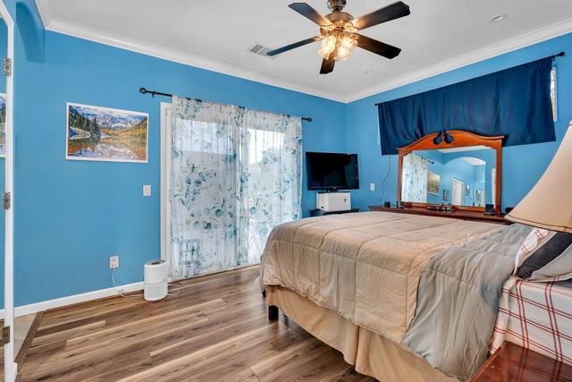 805 El Tesoro Ln, Los Banos, CA 93635