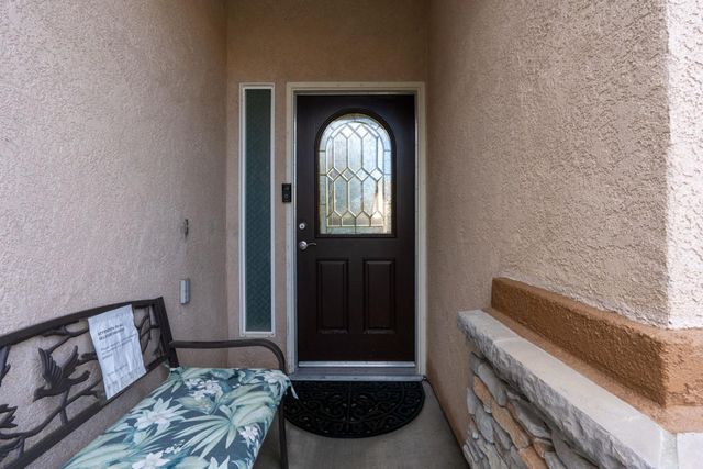 805 El Tesoro Ln, Los Banos, CA 93635