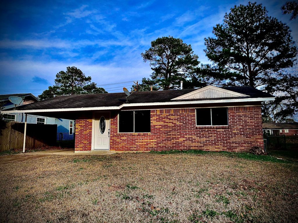 508 Hickory St, New Llano, LA 71461