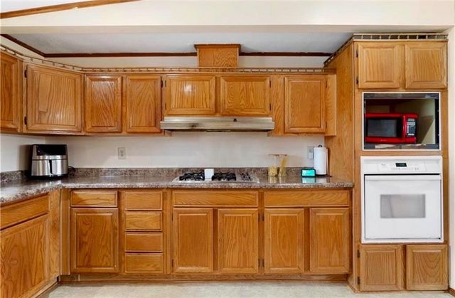 2675 W 215th Street, Bucyrus, KS 66013