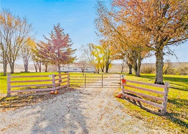 2675 W 215th Street, Bucyrus, KS 66013