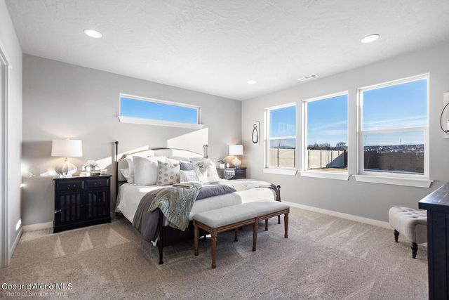 1544 N McKelvy Ln, Post Falls, ID 83854