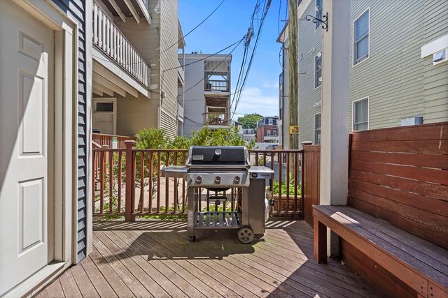 137 L St 1, Boston, MA 02127