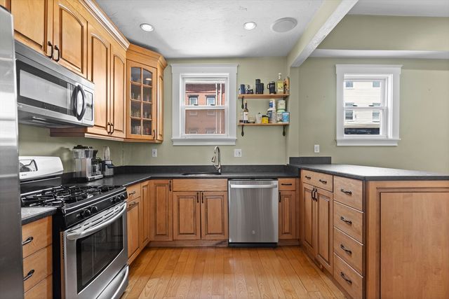 137 L St 1, Boston, MA 02127