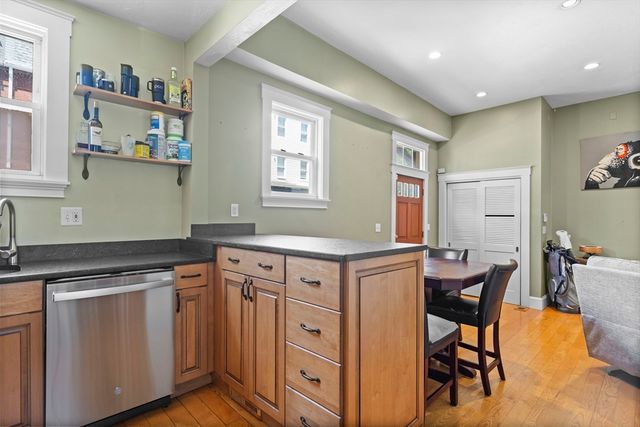 137 L St 1, Boston, MA 02127