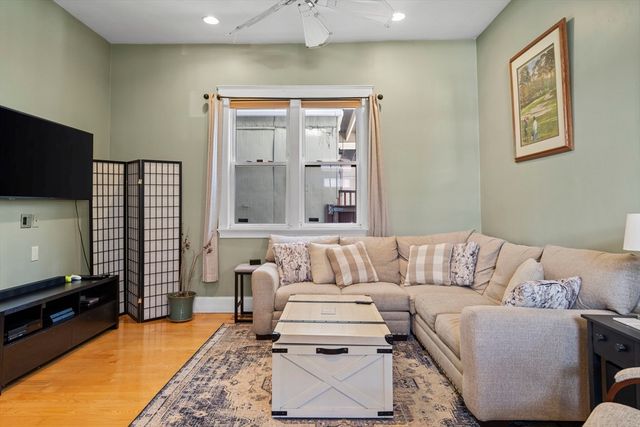 137 L St 1, Boston, MA 02127