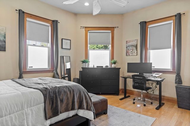 137 L St 1, Boston, MA 02127