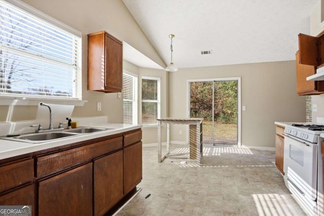 1660 Creek Crossing SE, Conyers, GA 30094