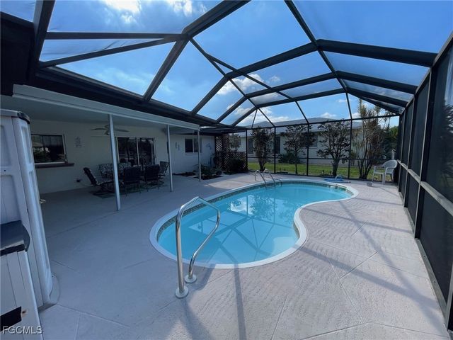 2121 SE 8th TER, Cape Coral, FL 33990