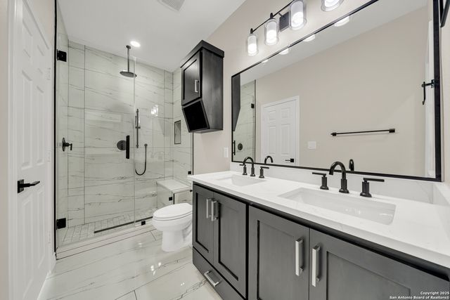 816 County Road 6723, Natalia, TX 78059