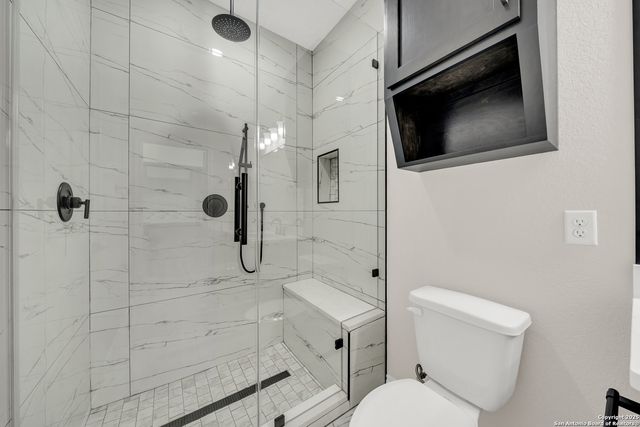 816 County Road 6723, Natalia, TX 78059