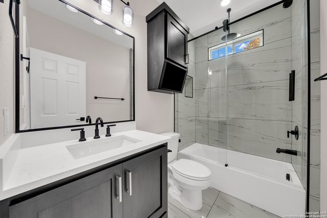 816 County Road 6723, Natalia, TX 78059