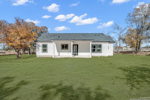 816 County Road 6723, Natalia, TX 78059