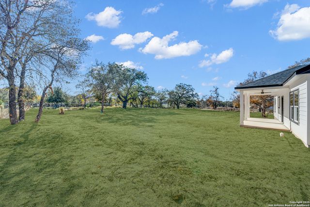 816 County Road 6723, Natalia, TX 78059