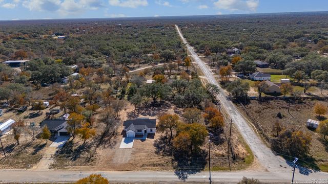 816 County Road 6723, Natalia, TX 78059