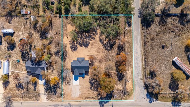 816 County Road 6723, Natalia, TX 78059