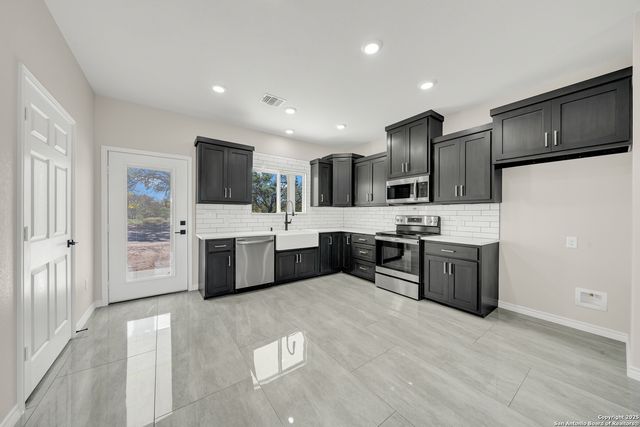 816 County Road 6723, Natalia, TX 78059