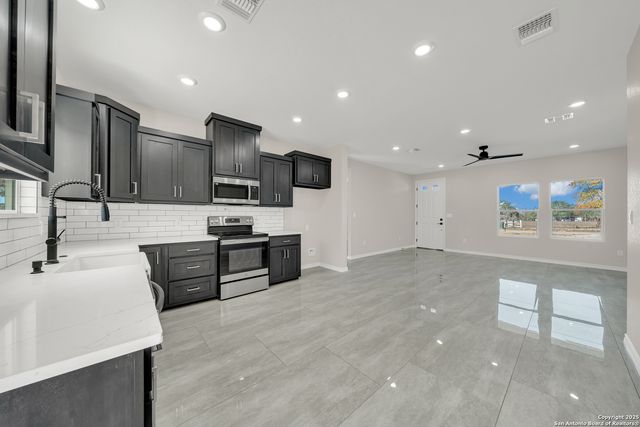 816 County Road 6723, Natalia, TX 78059