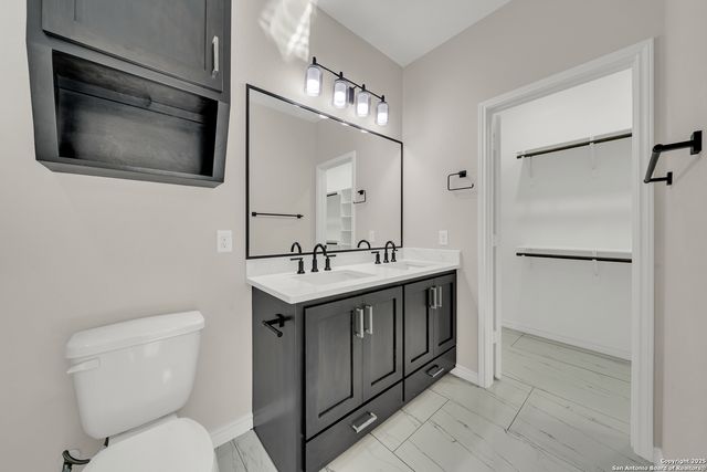 816 County Road 6723, Natalia, TX 78059