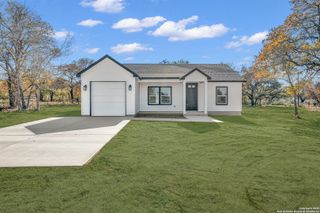 816 County Road 6723, Natalia, TX 78059