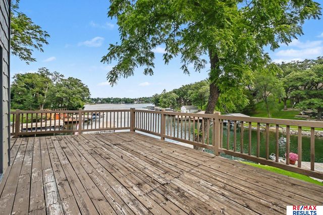 8827 Verdon Circle, Plattsmouth, NE 68048