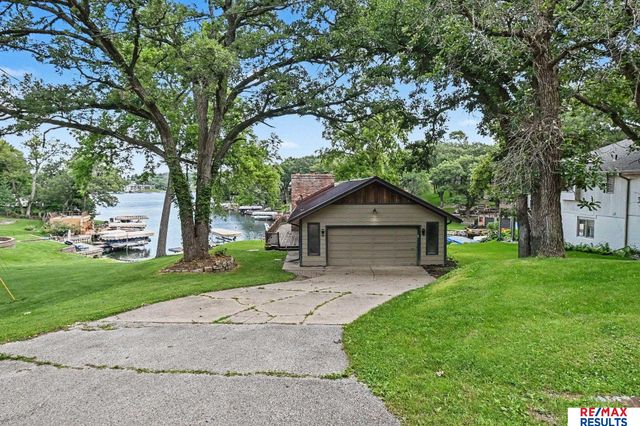 8827 Verdon Circle, Plattsmouth, NE 68048